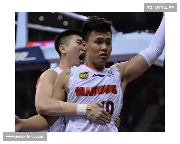 赵睿亲自组织特训营 新疆青年队全员参与全面提升球技与团队合作能力 赵睿亲自组织特训营 新疆青年队全员参与全面提升球技与团队合作能力